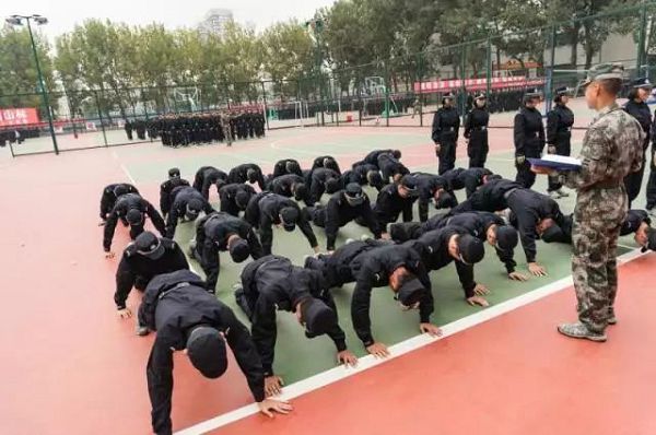 保安進(jìn)行門崗執(zhí)勤時(shí)要注意什么？